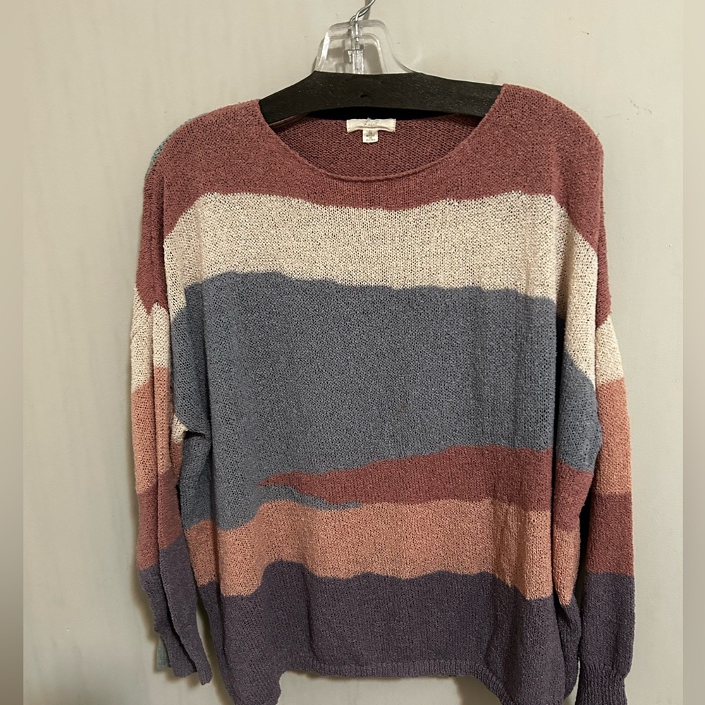 Lightweight sweater, size small, excellent condition
